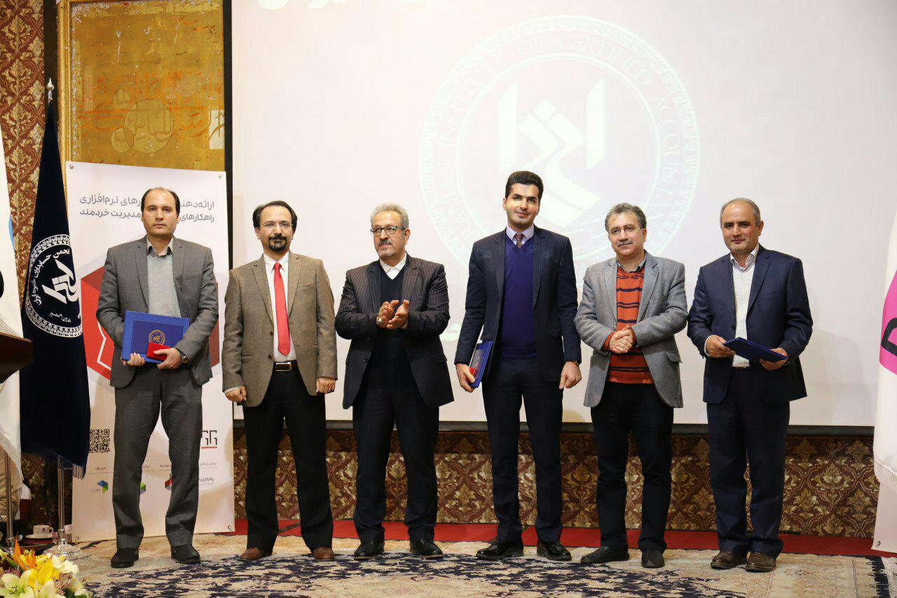شامگاه یکشنبه، 26 آذر 1396: مراسم ویژه معرفی پذیرفته‌شدگان «آزمون حسابدار مدیریت خبره سال 1396» انجمن حسابداران خبره ایران با حضور تمامی شرکت‌کنندگان در این آزمون در هتل استقلال تهران برگزار شد